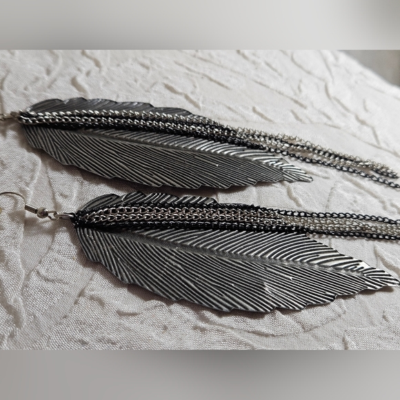 XL Lightweight Feather Dangle Earrings - Picture 6 of 7
